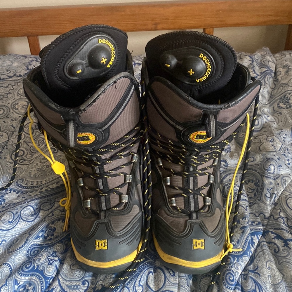 DC Snowboard shoes